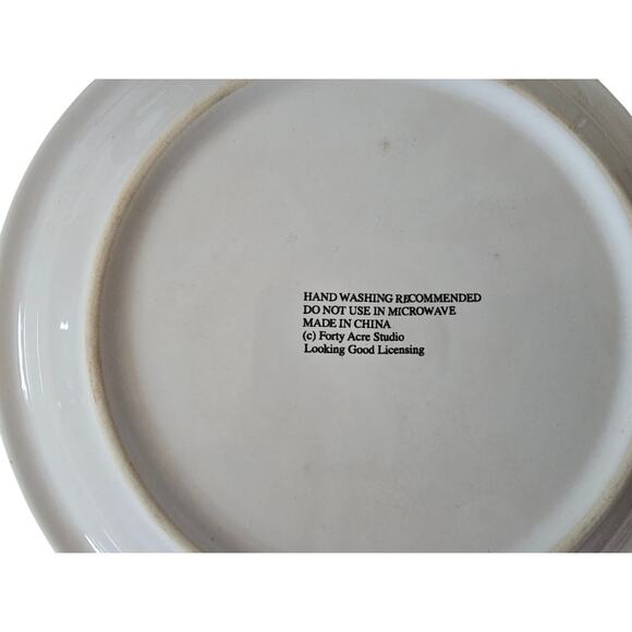 Vintage Whimsical Wonderland Christmas Plate with Stand 8.5" Dia - Picture 4 of 4